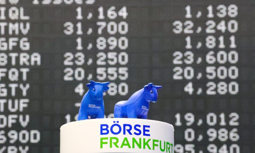 Borsa: in Europa apertura poco mossa