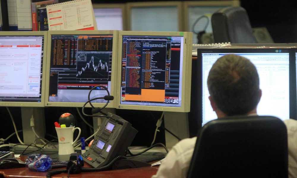 Borsa:Europa galleggia senza Wall Street