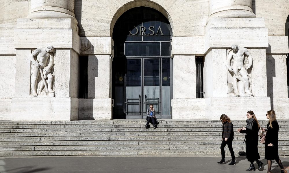 Borsa:Milano resiste a balzo spread(-1%)