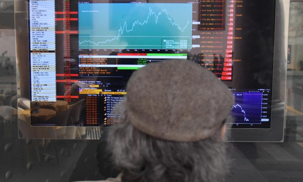 Borsa:Milano sale (+0,7%), sprint Intesa