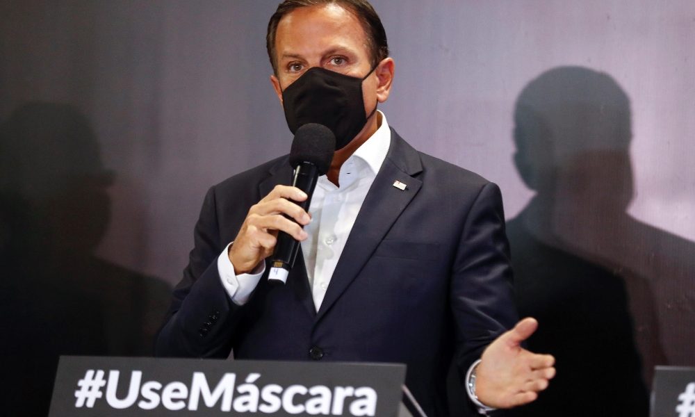 Brasile sospende test su vaccino cinese