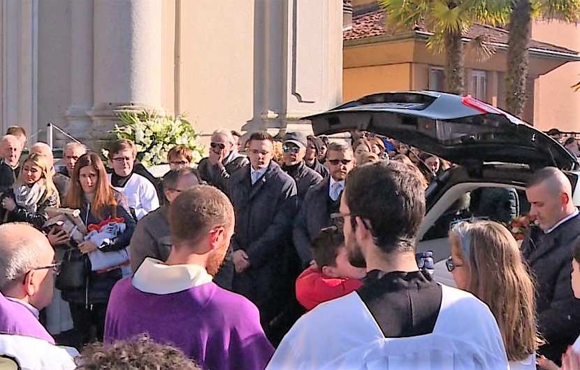 Questa mattina a Bregnano l’ultimo saluto a Ethan Masala, morto dopo l’incidente a Vertemate