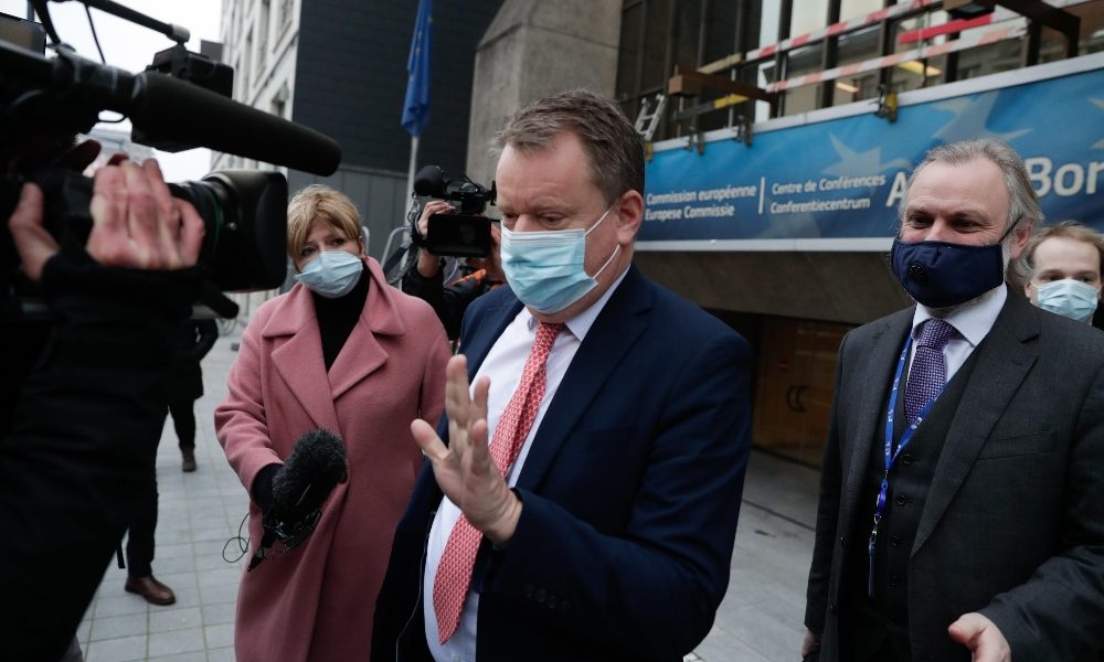Brexit: continua negoziato, botta e risposta su progressi