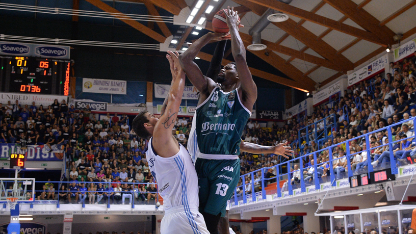 Clamoroso esordio di Cantù in serie A: i brianzoli espugnano il campo di Brindisi. I risultati della prima giornata