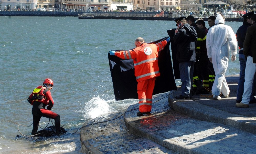 Cadavere nel lago è di Rosanna Sapori