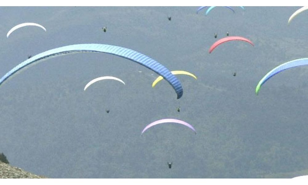 Cade con parapendio nel Parmense, grave