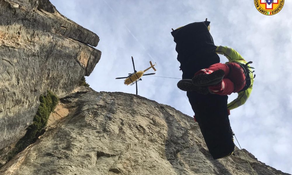 Cade durante arrampicata, soccorso