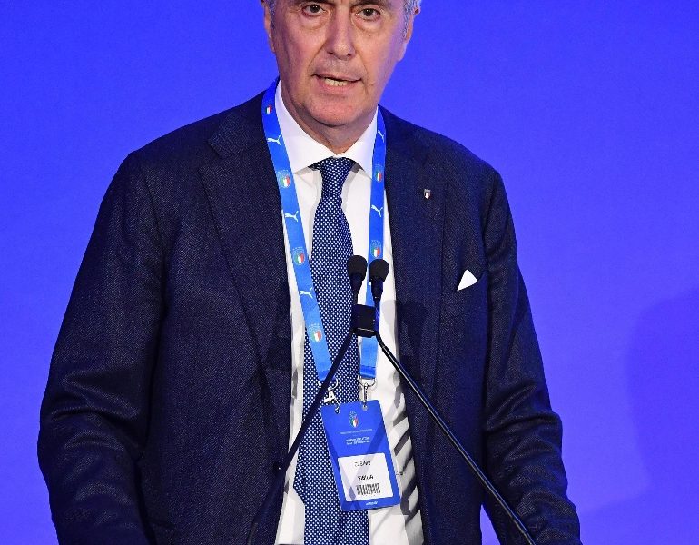Calcio: Sibilia si candida a presidenza Figc