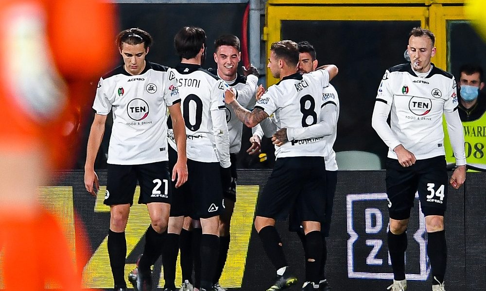 Calcio: allo Spezia la sfida salvezza, 2-1 al Cagliari