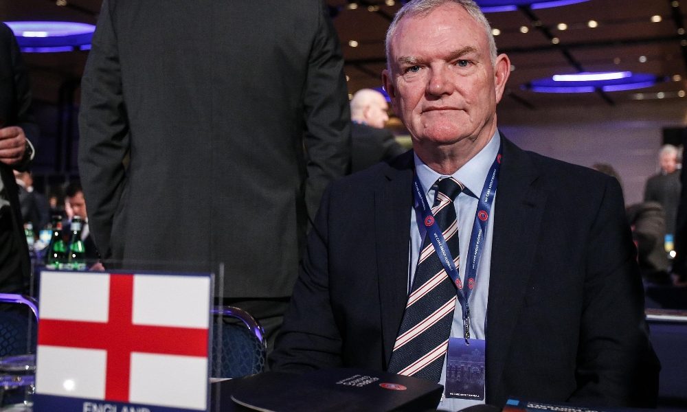 Calcio: ‘commenti inaccettabili’,lascia presidente FA Clarke