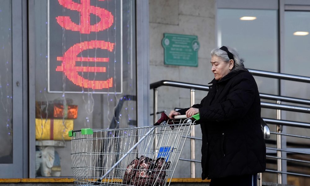 Cambi: euro apre in rialzo, +0,29%