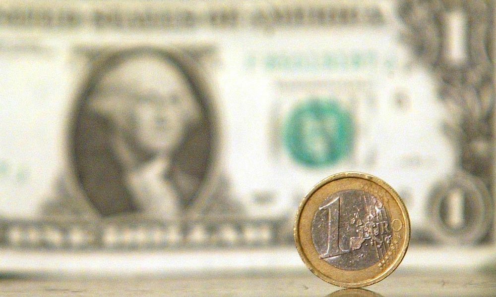Cambi: euro in calo a 1,1180 dollari