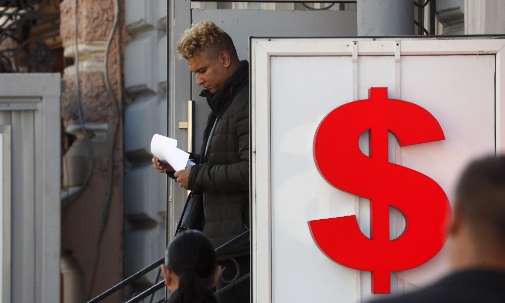 Cambi: euro in deciso calo, apre a 1,1774 dollari