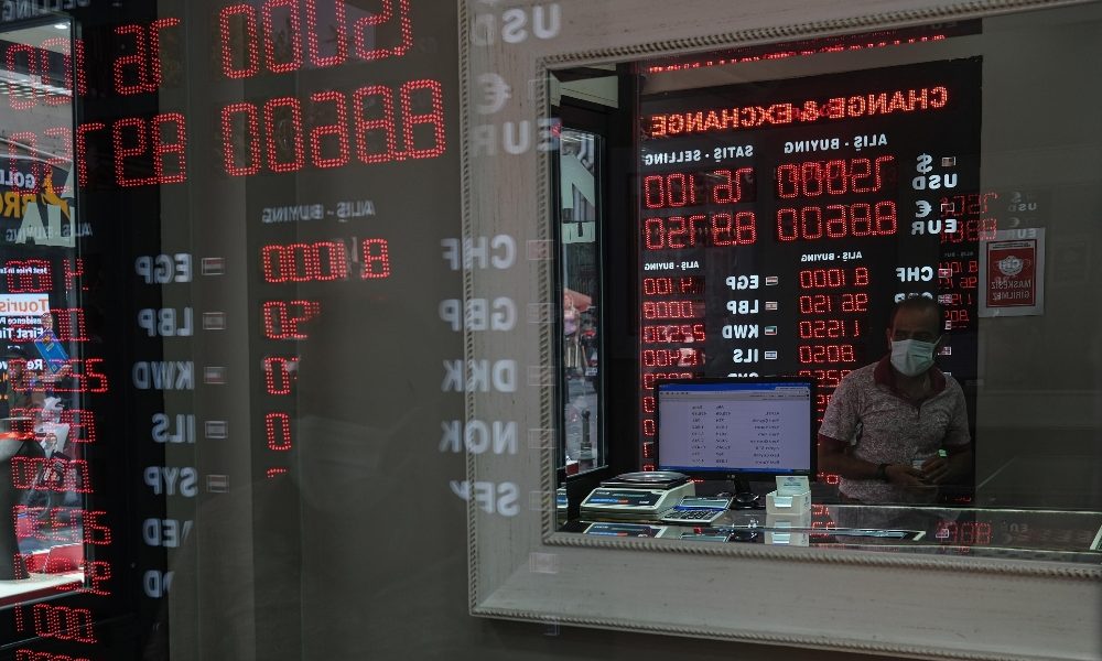 Cambi: euro parte in calo a 1,179 dollari