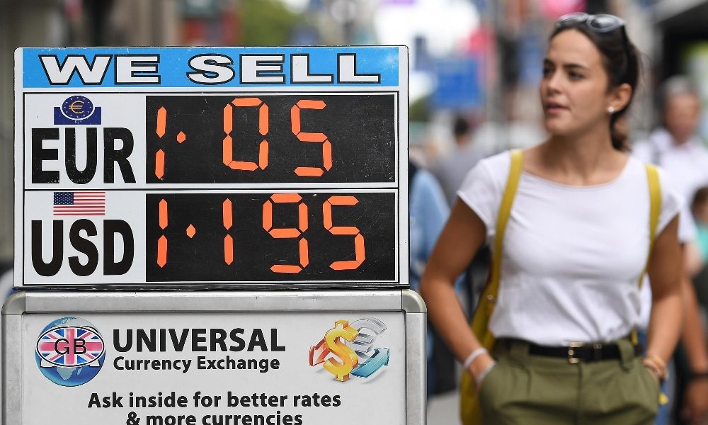 Cambi: euro parte senza scosse a 1,1673 dollari