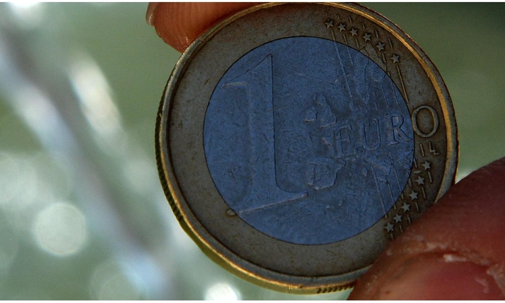 Cambi: euro poco mosso a 1,1108 dollari
