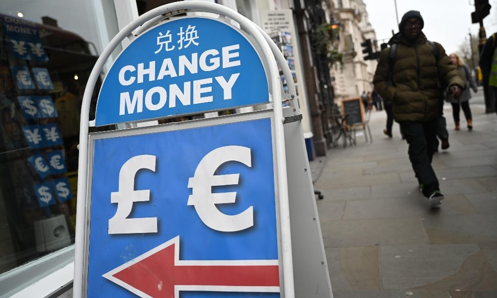 Cambi: euro vira in calo -0,34%