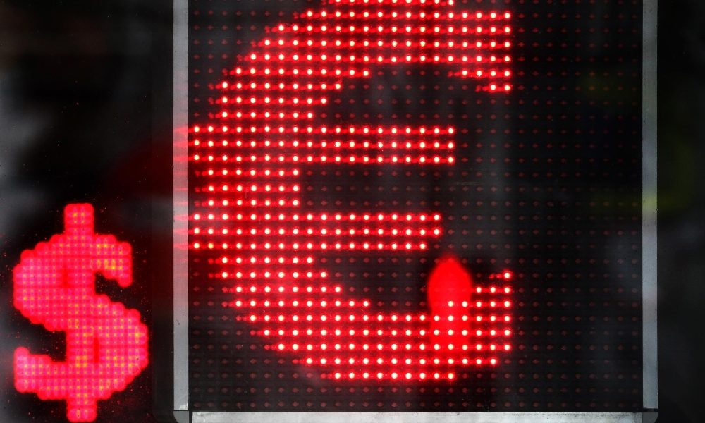 Cambi:euro debole all’avvio a 1,115