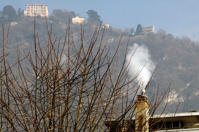 Caloriferi accesi, attenzione all’ambiente Tra un mese in vigore l’ordinanza per gli pneumatici invernali