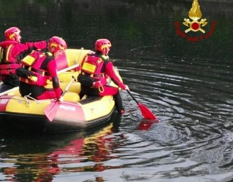 Canoa si ribalta, si cerca un disperso