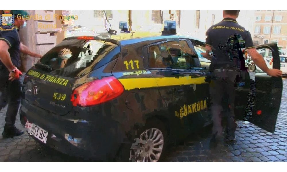 Cantante ‘Assalti frontali’ con 6 Kg droga in casa,arrestato