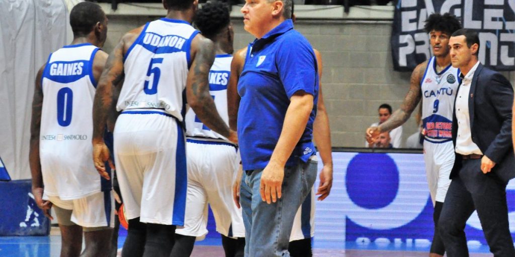 Cantù sconfitta all’esordio in campionato: Avellino ha vinto con il punteggio di 98-81