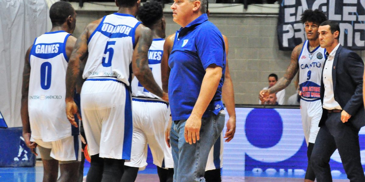 Cantù sconfitta all’esordio in campionato: Avellino ha vinto con il punteggio di  98-81