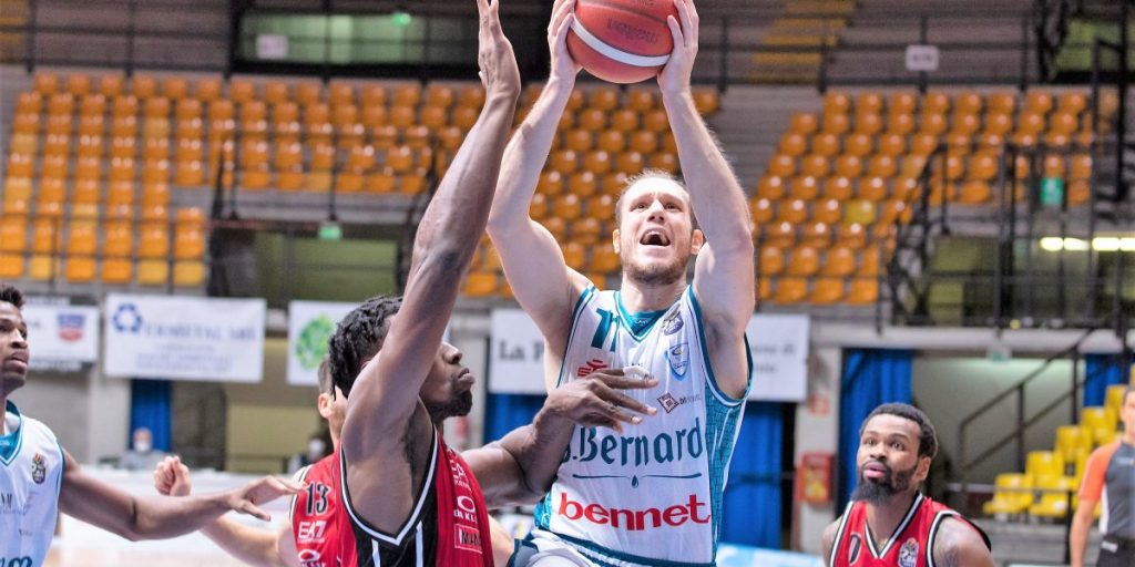 Derby del PalaDesio: l’Olimpia Milano batte Cantù per 71-89