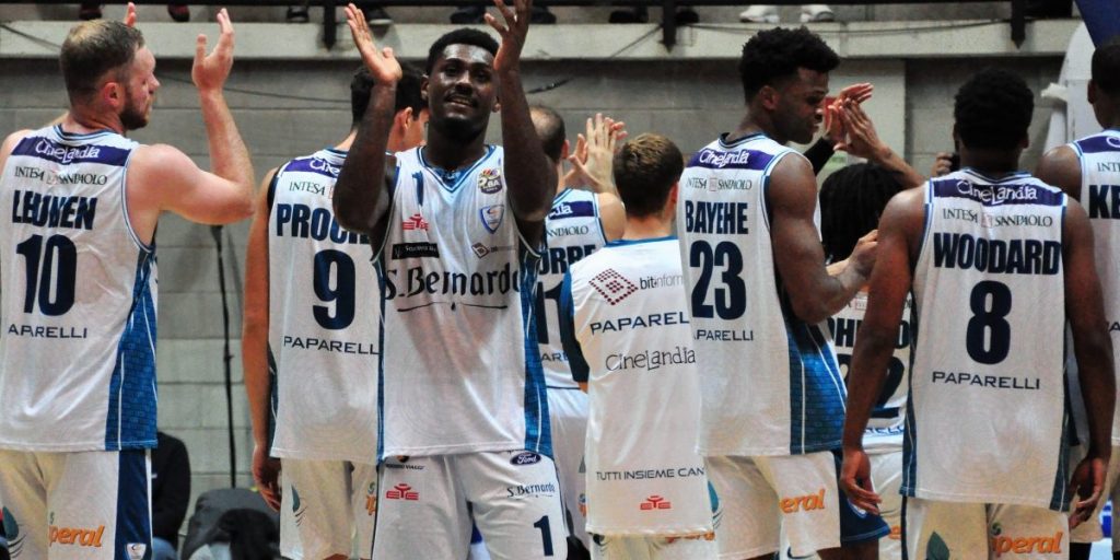 Basket, al PalaDesio Cantù-Pesaro: successo dei brianzoli nella “prima” casalinga