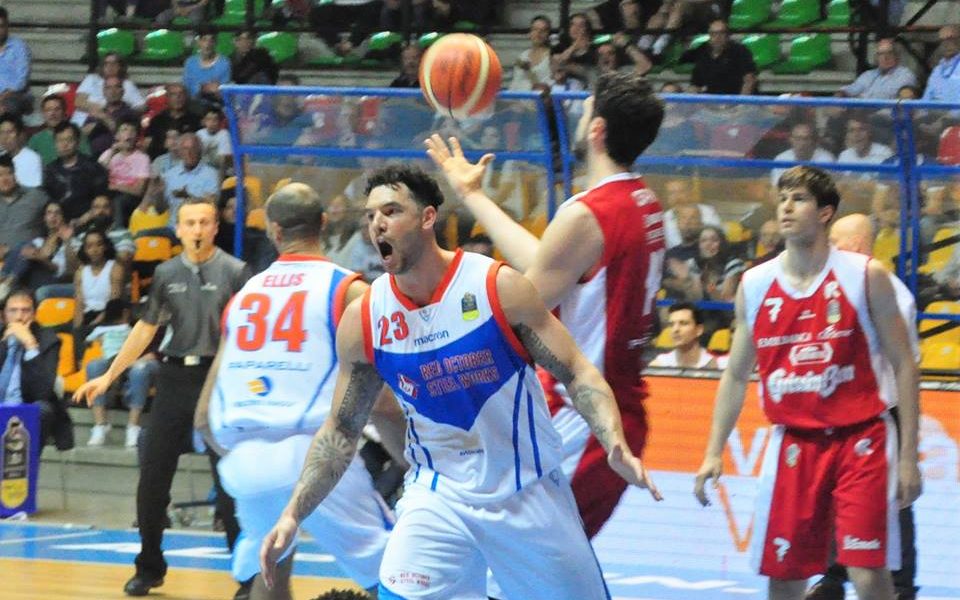 Cantù, successo con Reggio Emilia e playoff più vicini