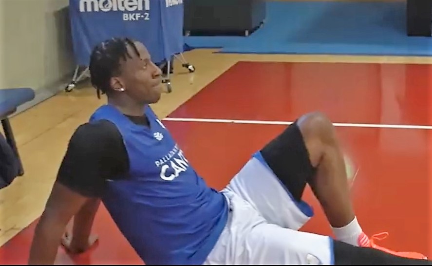Kavell Bigby-Williams, primo allenamento a Cantù con i nuovi compagni