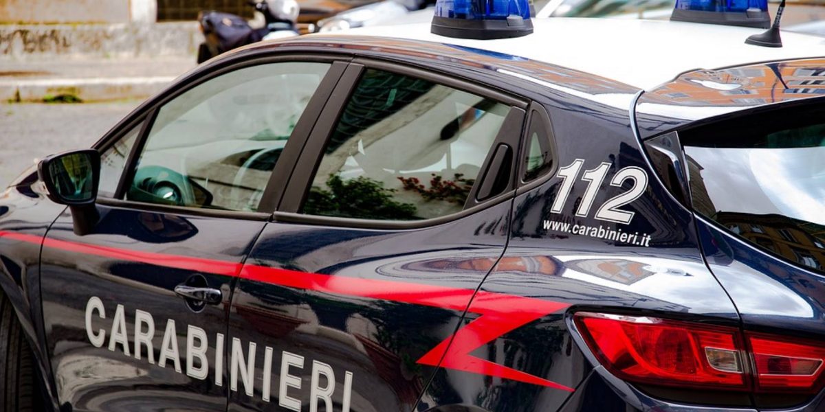 Furti in serie a Faloppio: banda messa in fuga dai carabinieri