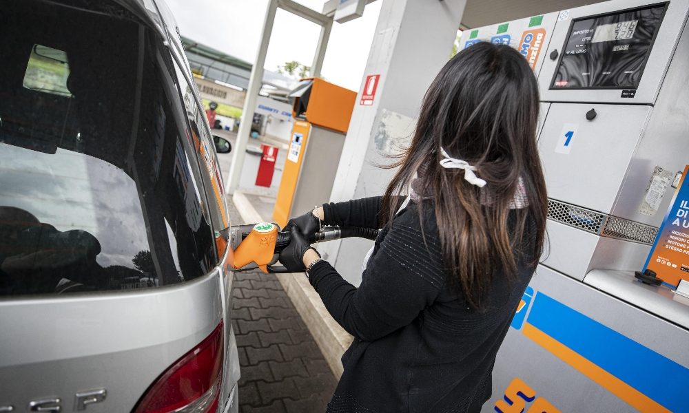 Carburanti: ancora aumento gasolio oltre 1,6 euro al litro