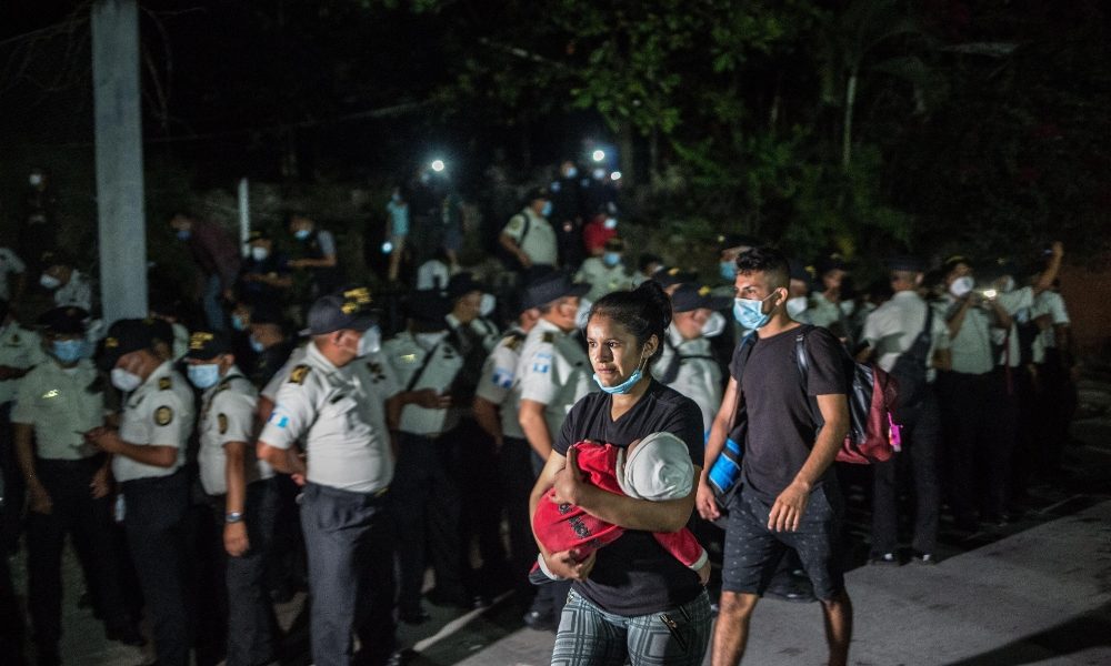Carovana di 4.500 migranti in marcia verso gli Stati Uniti