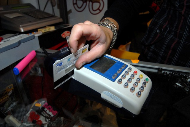 Bancomat e carte di credito, Confesercenti attacca il governo: “Presi in giro sulle commissioni”
