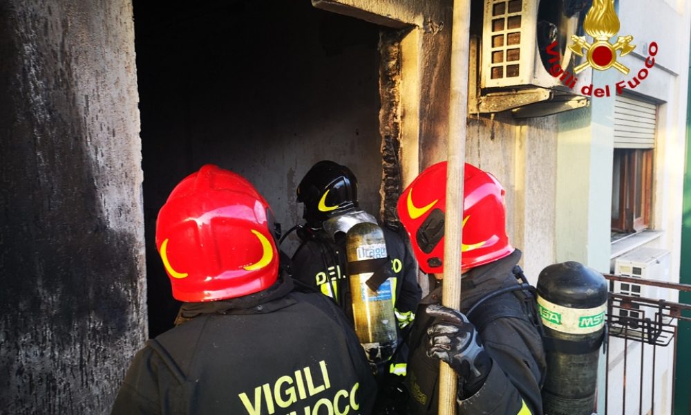 Casa a fuoco:muore donna,grave la figlia