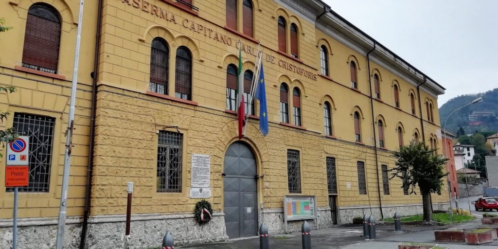 Investito davanti alla Caserma: resta grave il 22enne