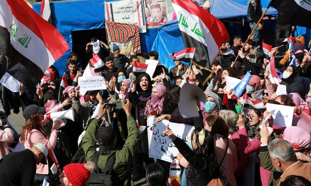 Centinaia di donne protestano a Baghdad