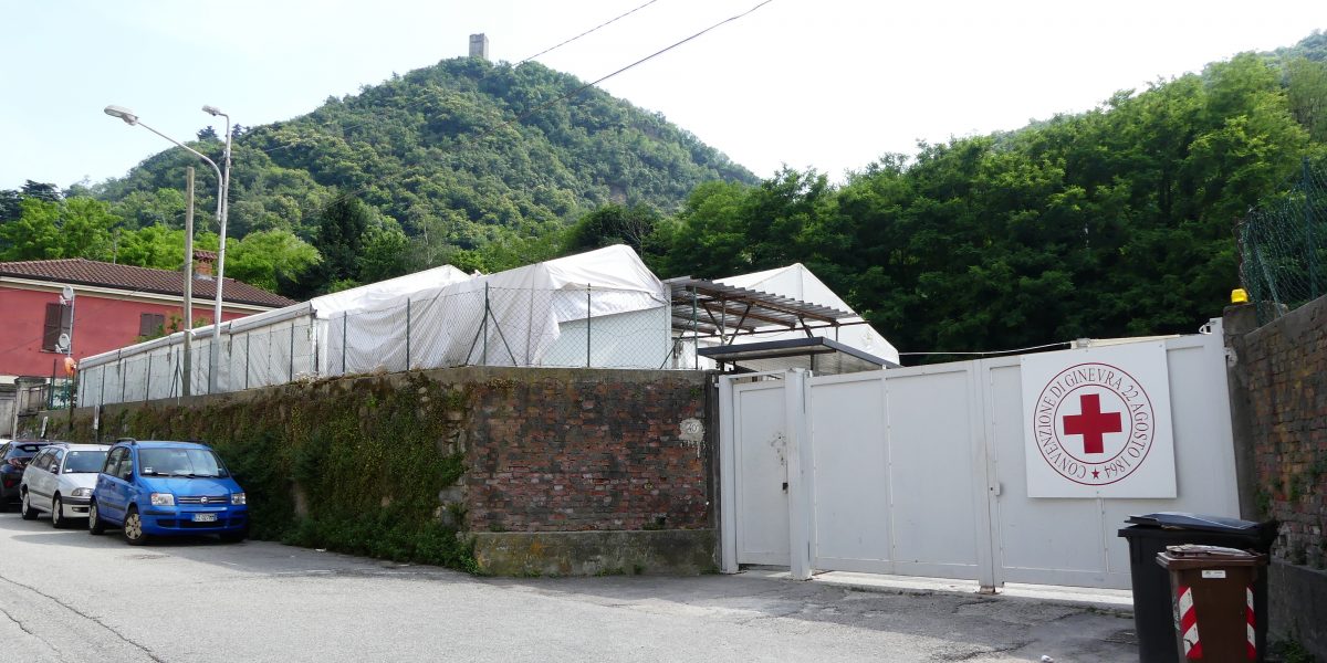 Campo profughi di via Regina, si alza lo scontro politico. Como senza Frontiere convoca un’assemblea pubblica