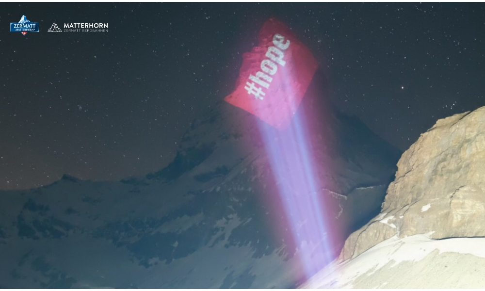 Cervino illuminato come segno speranza