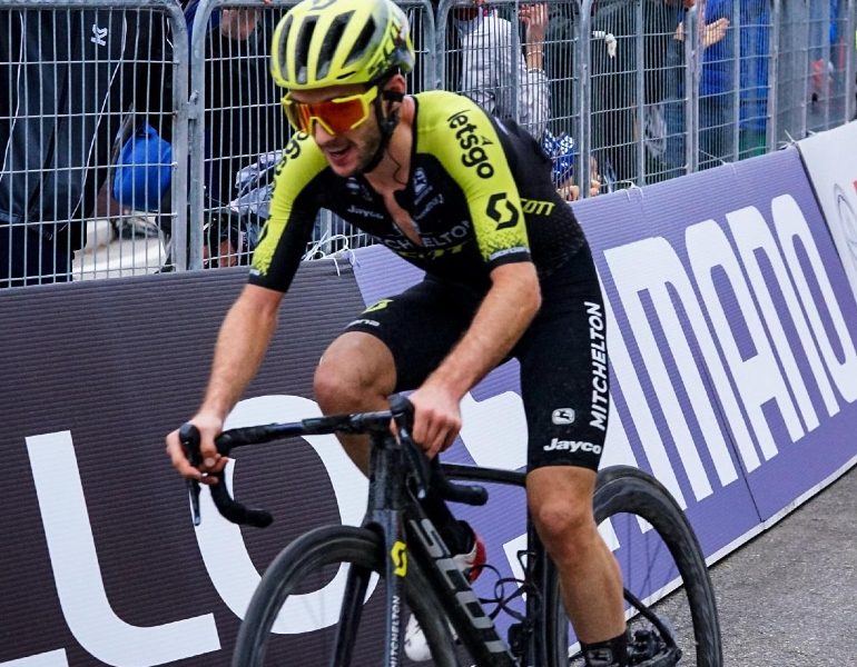 Ciclismo: UAE Tour, dopo sospensione vittoria ad Adam Yates