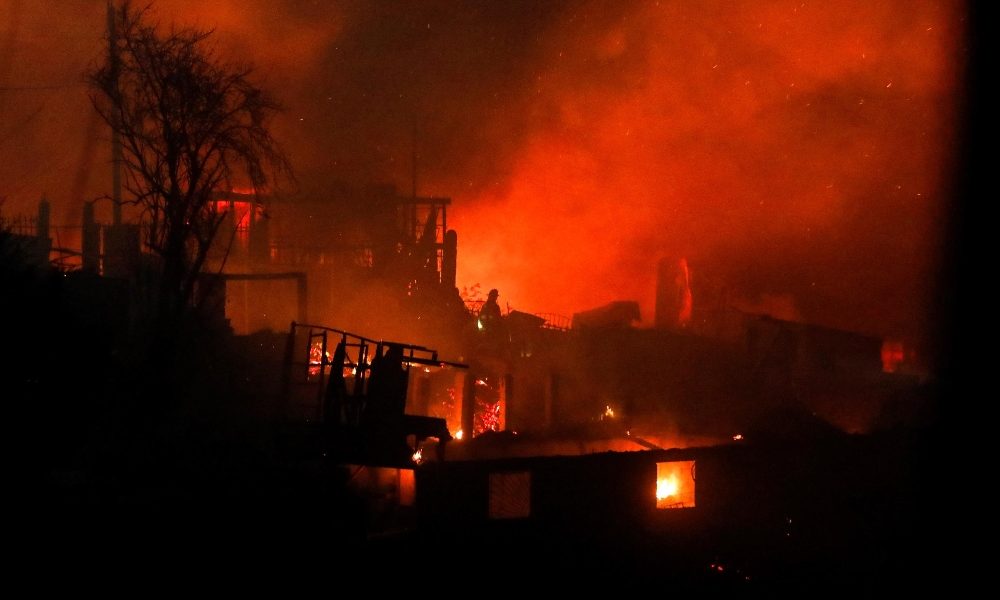Cile: incendio continua a Valparaiso