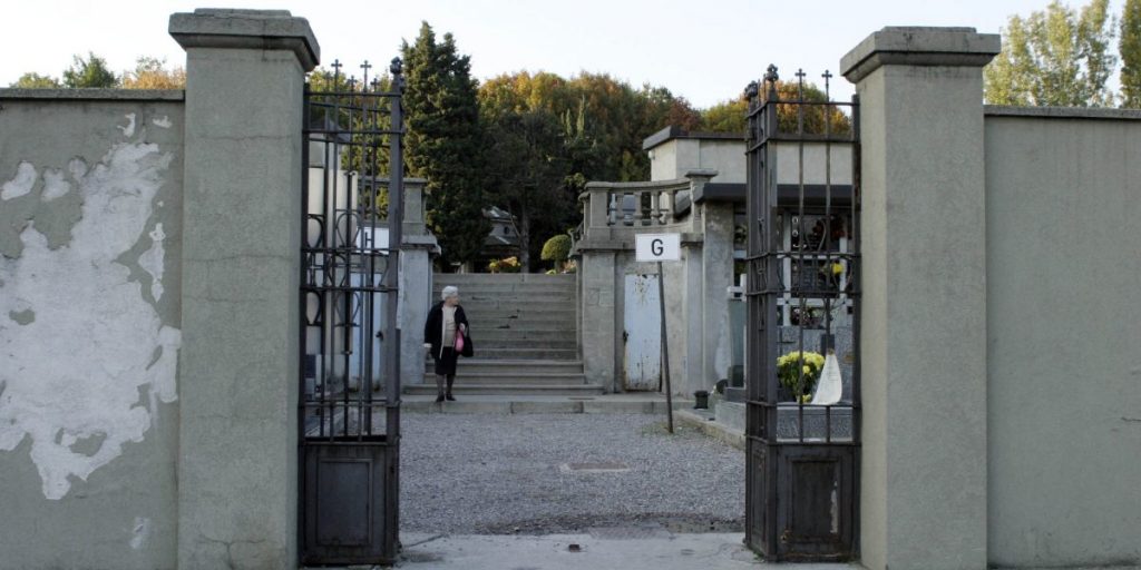 «Comportamenti irresponsabili»: il sindaco di Como chiude parchi e cimiteri