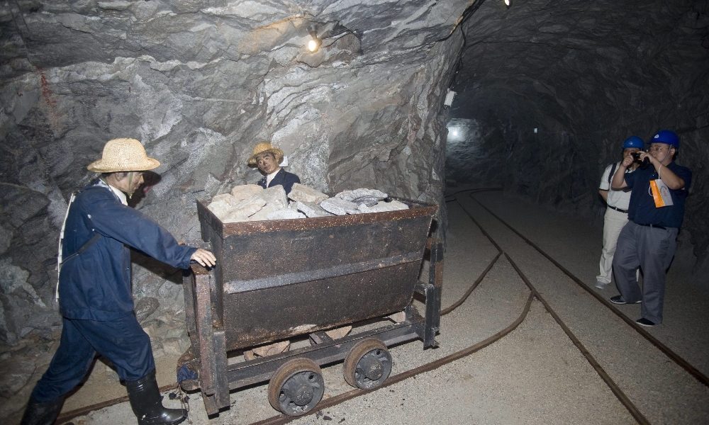 Cina: esplosione in miniera, 22 minatori intrappolati