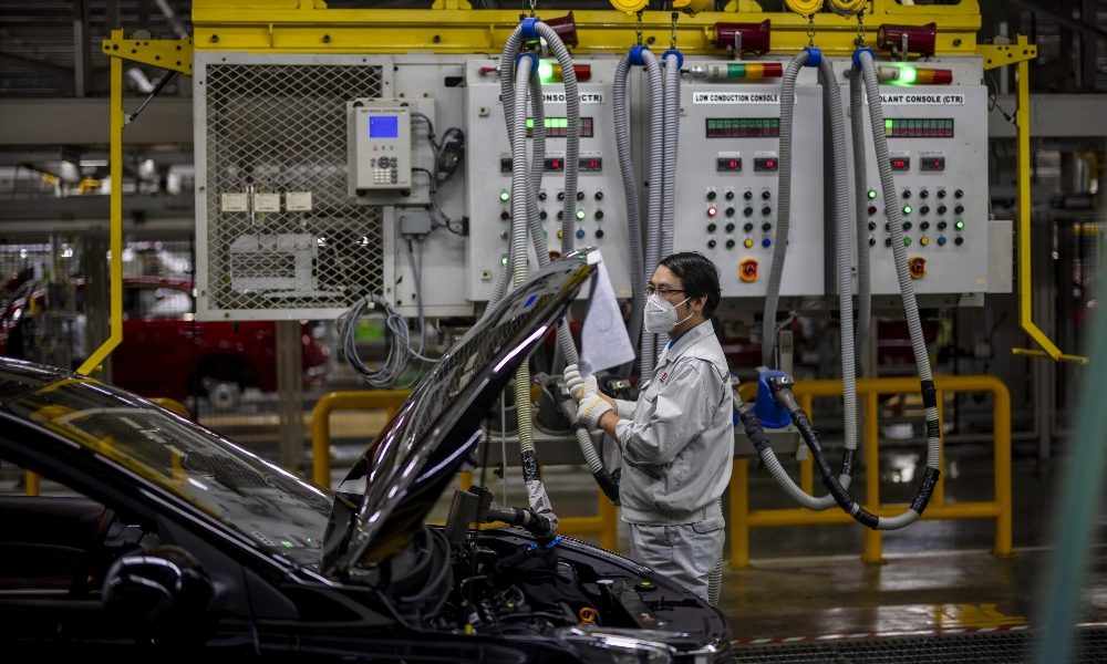 Cina, il Pil torna in positivo