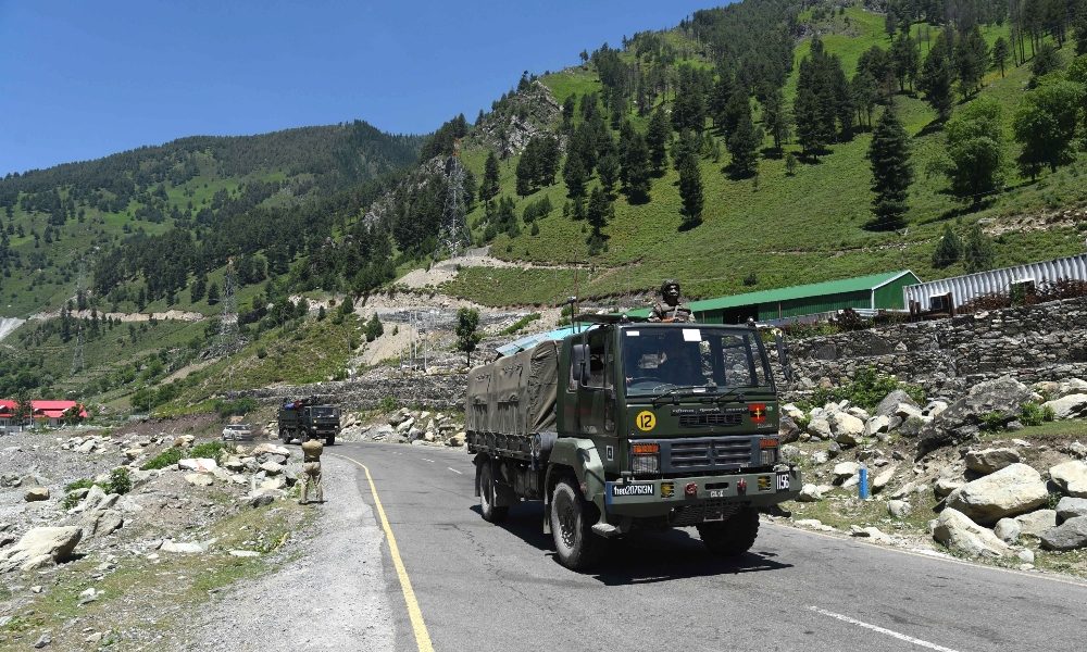 Cina invia esperti arti marziali a confine himalayano India
