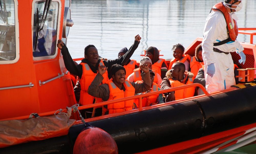 Circa 300 migranti salvati in Spagna