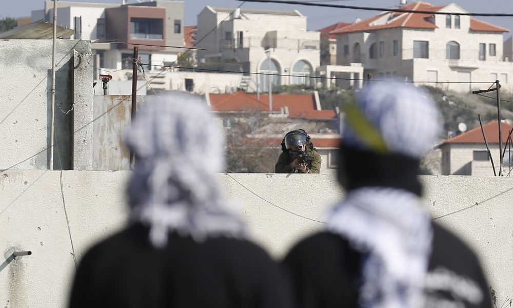 Cisgiordania: israeliana ferita in agguato, arresti
