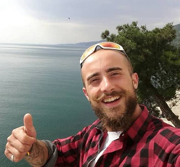 A piedi da Anzano in Nuova Zelanda: Moja aggredito in Bosnia
