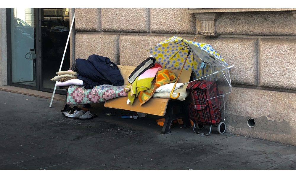Clochard multato, troppo lontano da casa